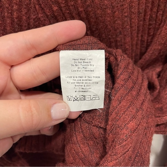 Lush Ribber V-Neck Twost Front Long Sleeve Sweater Top Medium - Picture 6 of 7